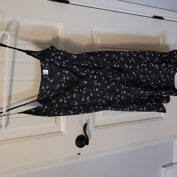 Floral wrap dress Size 6 - Picture 3 of 4